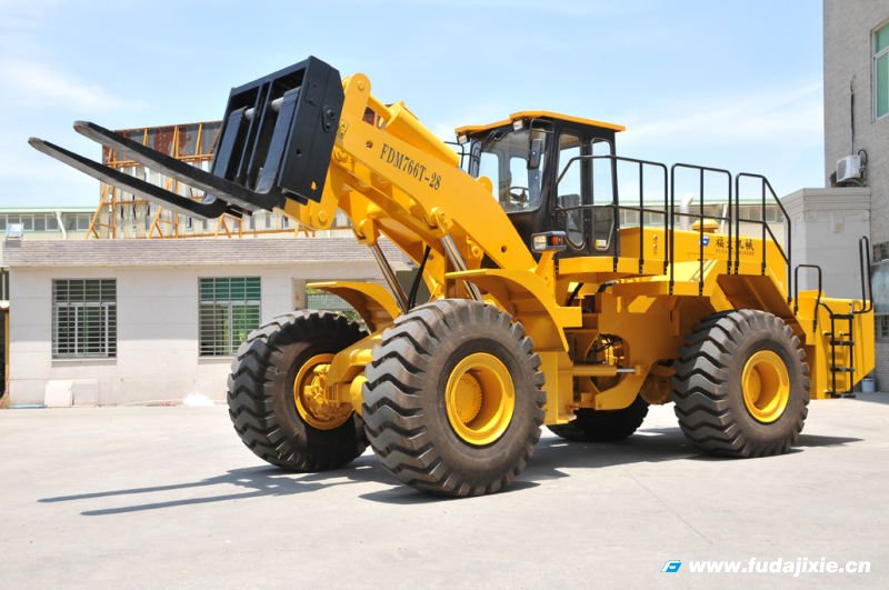 欧冠联赛联赛平台28吨轮式叉装车通过福建省新产品新技术