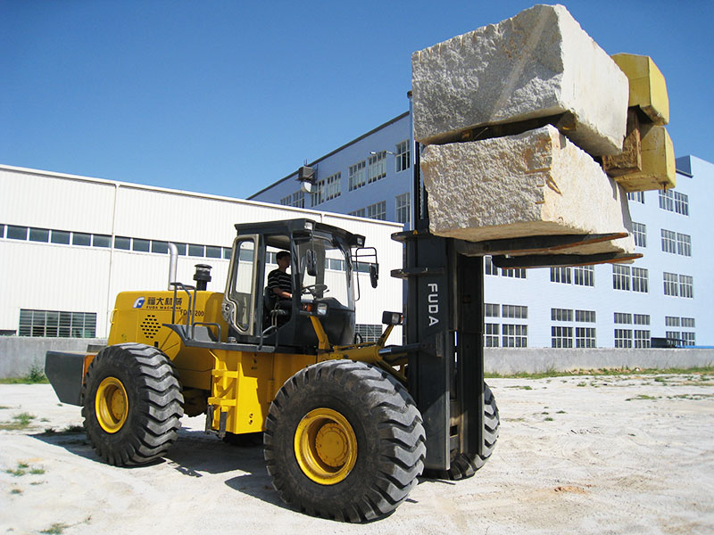大型越野叉车（四轮驱动叉车）价格 — 欧冠联赛联赛平台